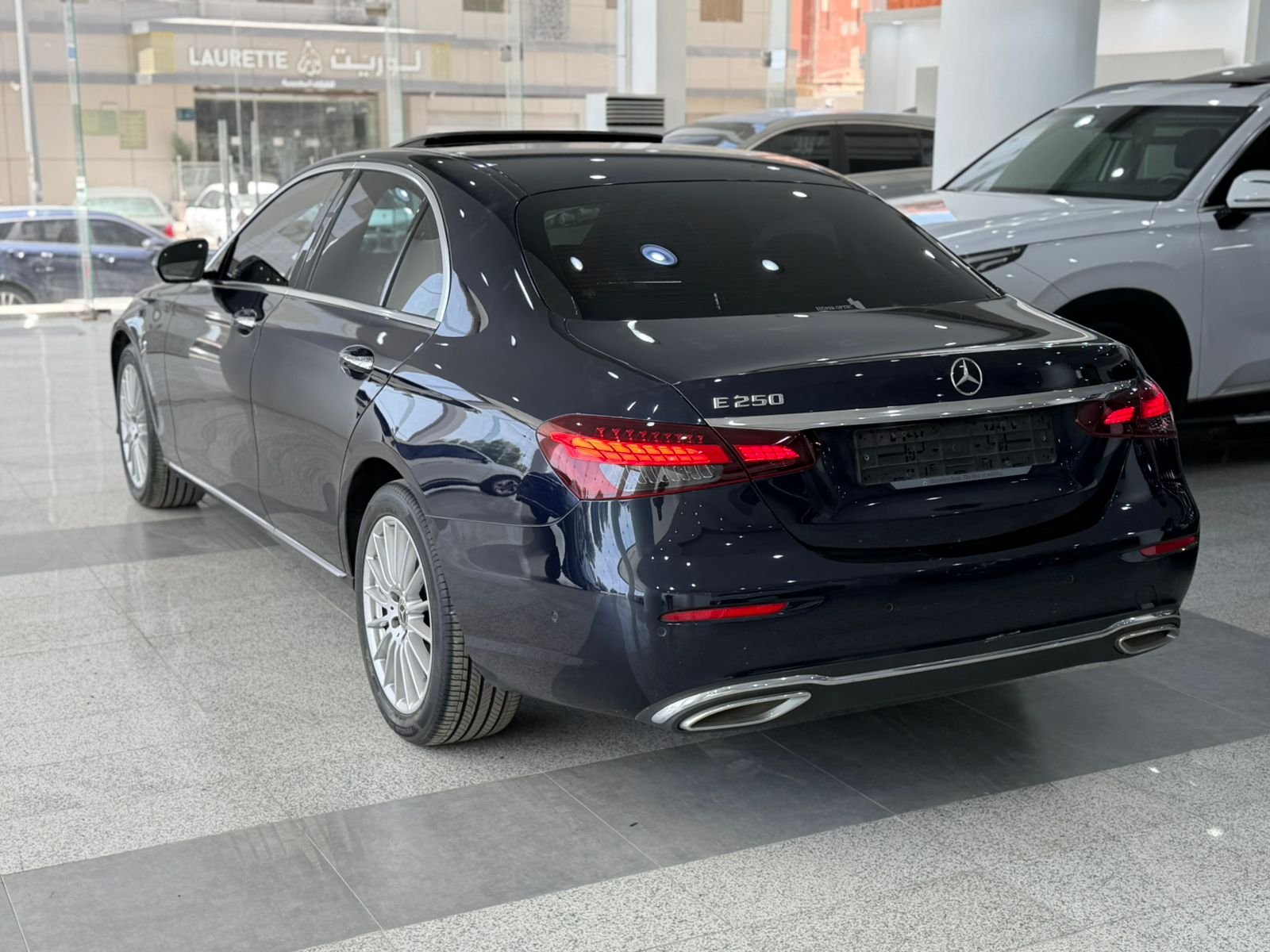 مرسيدس E250 2022 وارد كوريا ممشى 100 الف